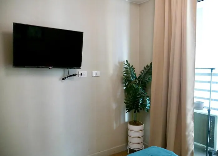 One Bedroom Unit For 3 - Salcedo Square Near Trident Manila