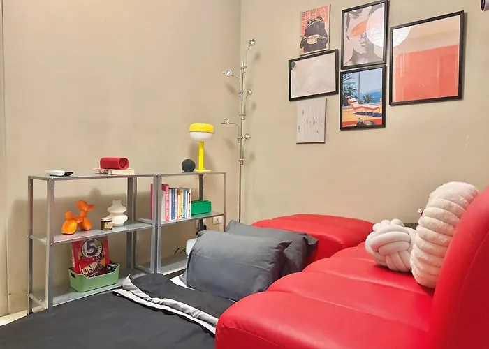 One Bedroom Unit For 3 - Salcedo Square Near Trident Apartment *