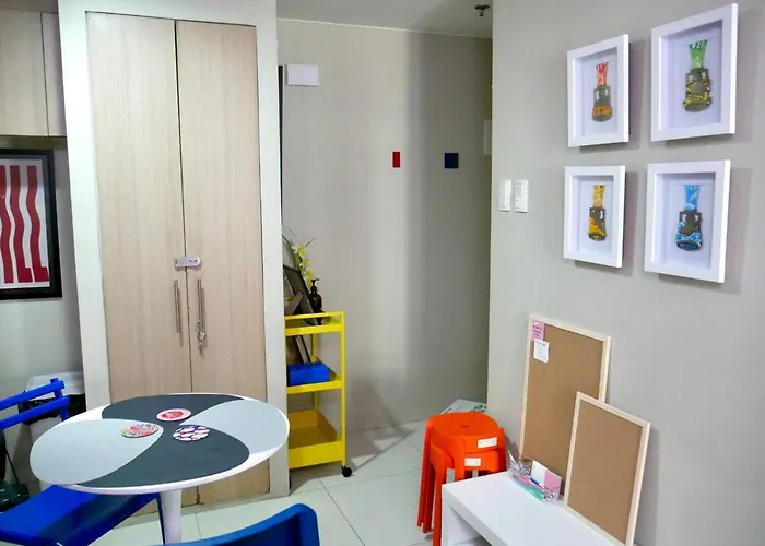 One Bedroom Unit For 3 - Salcedo Square Near Trident * Manila